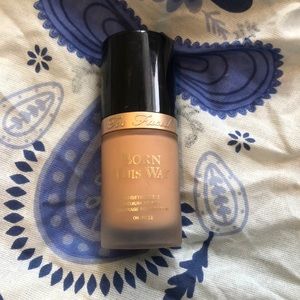 Too Faced Born this way Foundation In shade Nude